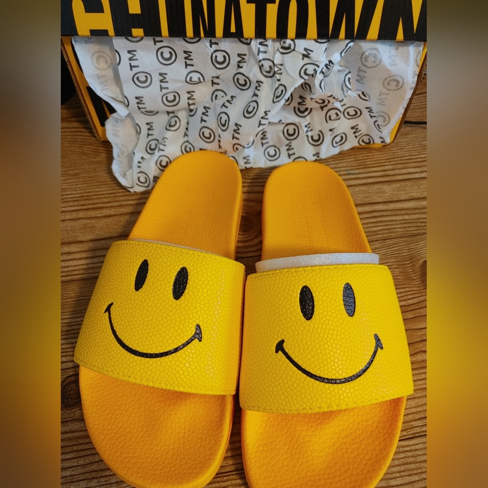 Chinatown Market Yellow Slide (Size: 9M)